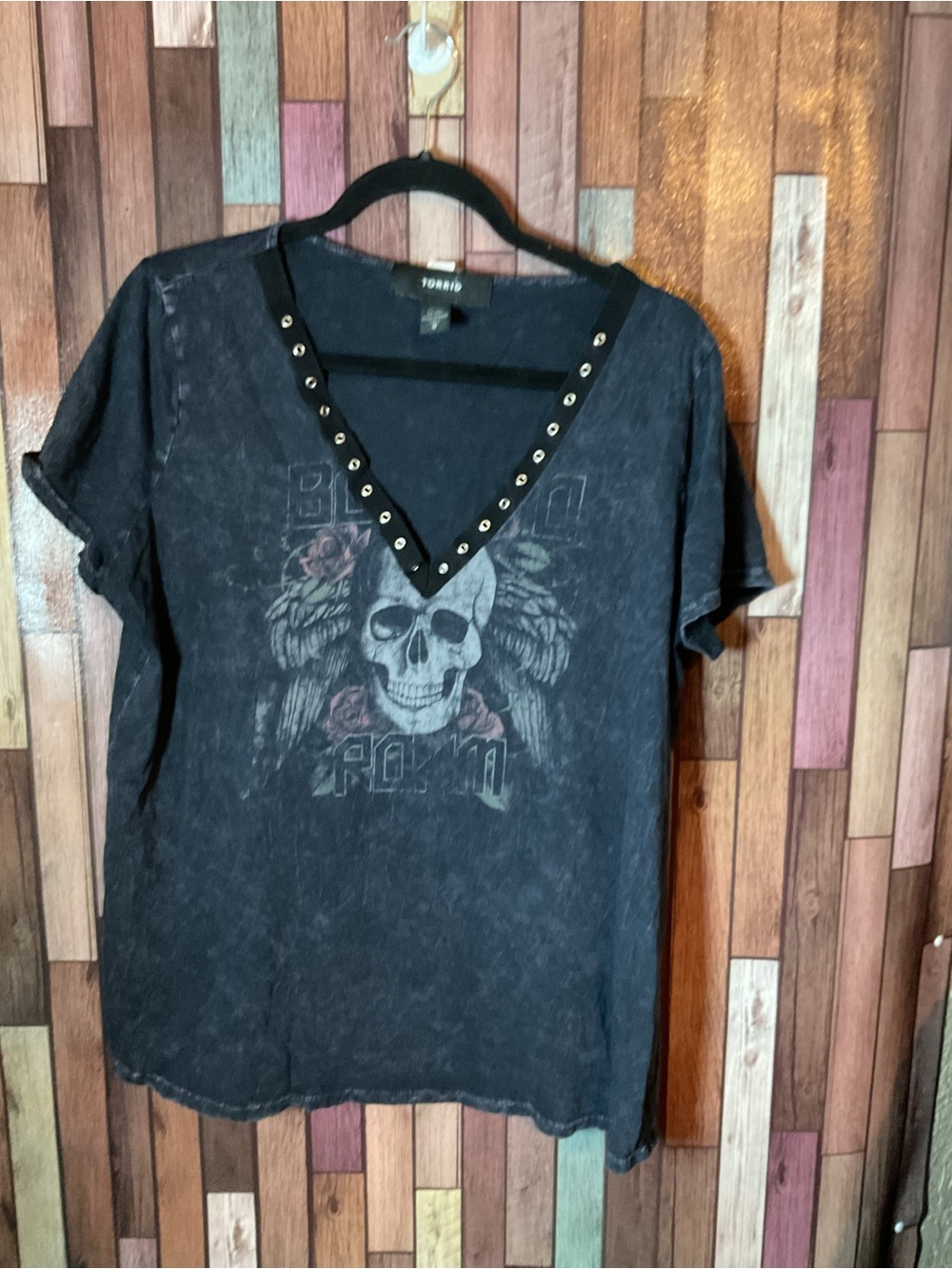 Torrid Skull ROAM Black Acid Wash V-Neck Wtih Grommets Size 0 0X 12